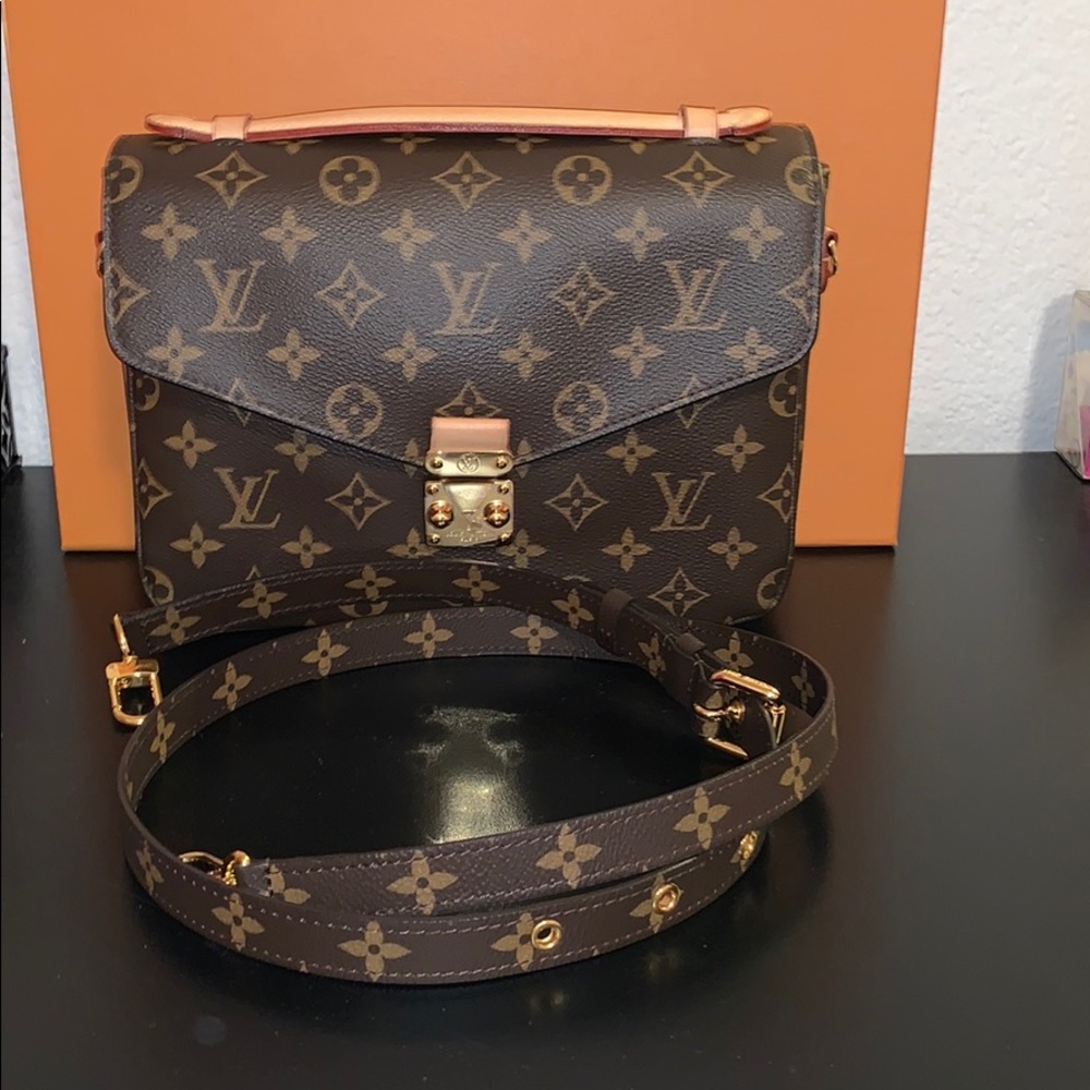 🎉Pochette Métis (Italy) Authentic Louis Vuitton